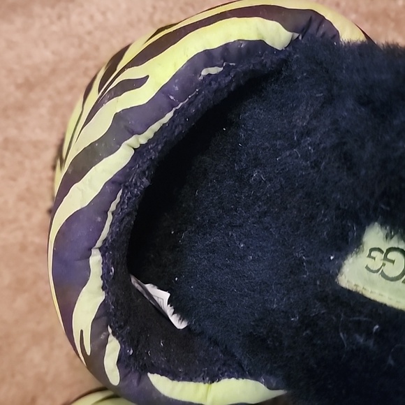 UGG Maxi SlideTiger Print Platform Sandals - Picture 10 of 14